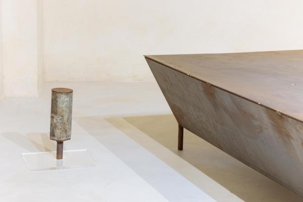 Miroslaw Balka, Installa'on view At My Beginning Is My End, Galleria Raffaella Cortese, Albisola, Ph. Alessio Belloni